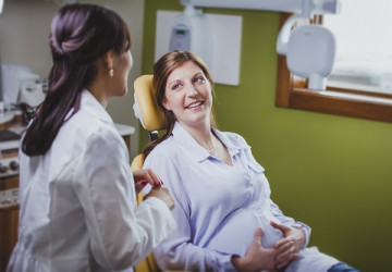 Phụ nữ mang thai có nên lấy cao răng không? Đọc ngay nếu còn băn khoăn